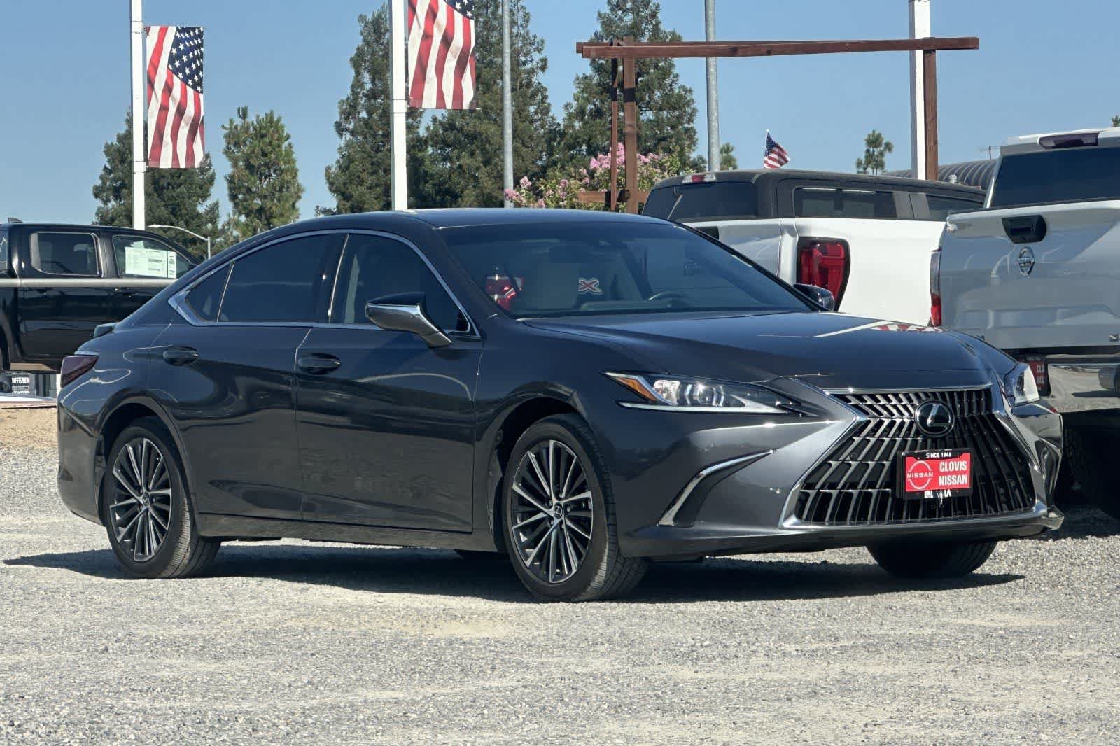 Used 2025 Lexus ES 300h w/ Premium Package FWD image 10