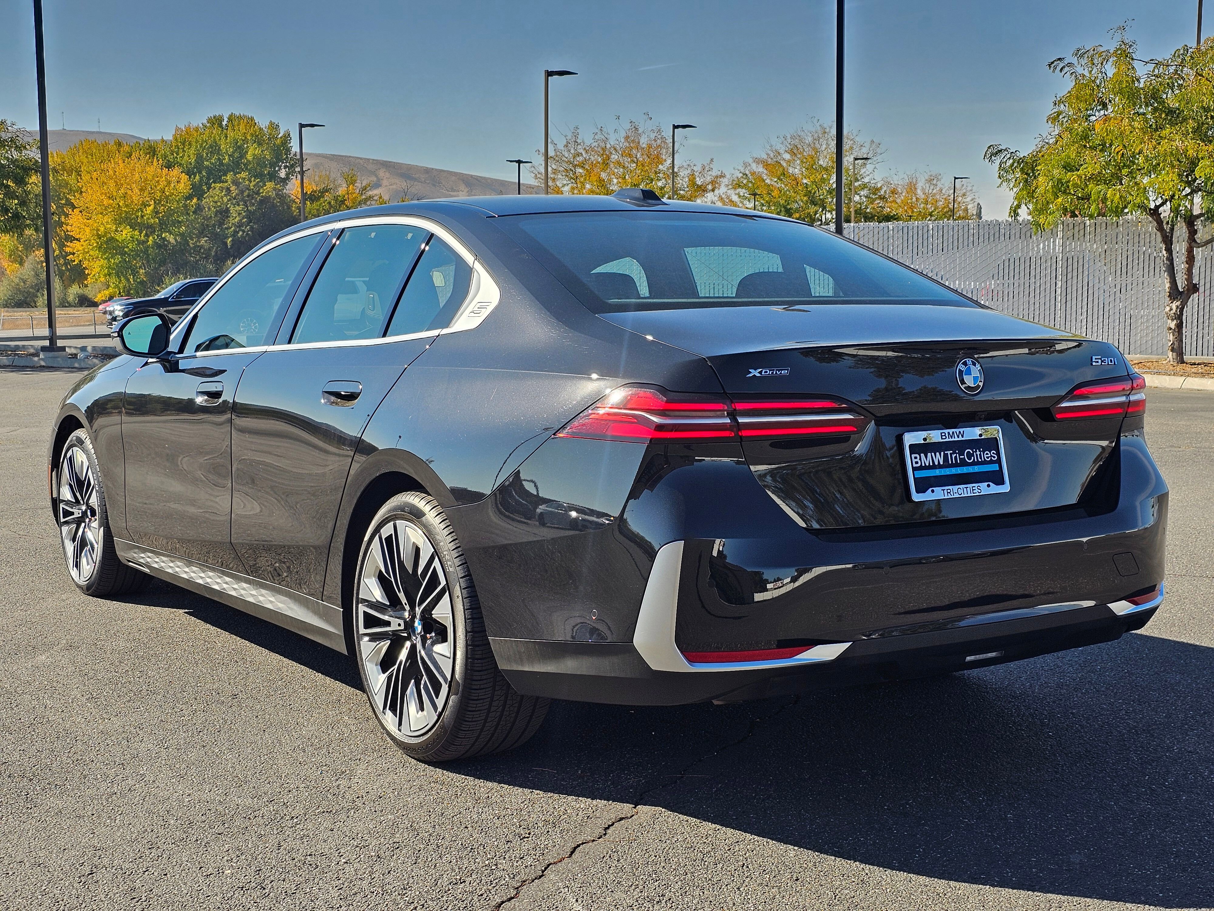 Certified 2025 BMW 530i xDrive w/ Premium Package image 4