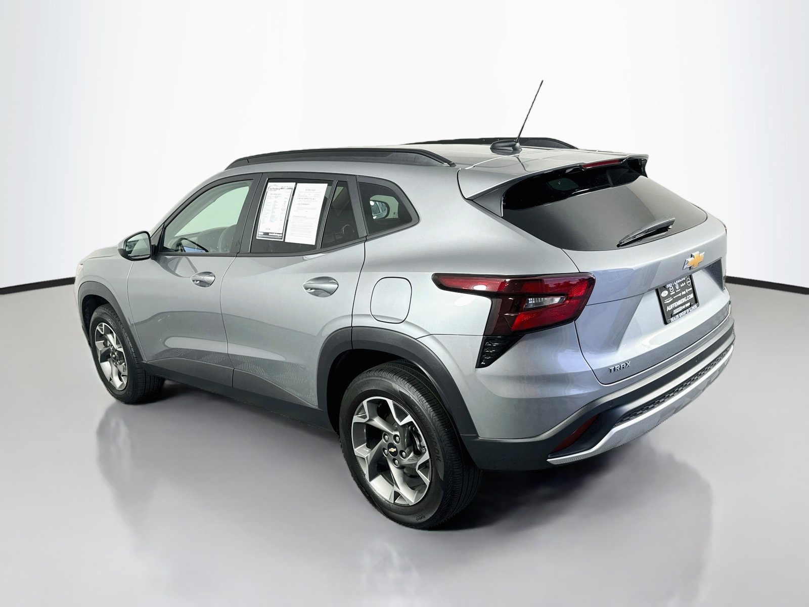 Used 2025 Chevrolet Trax LT w/ Driver Confidence Package FWD image 5