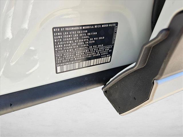 Certified 2025 Volkswagen Tiguan SE FWD image 23