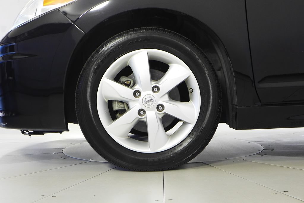 Used 2012 Nissan Versa Hatchback w/ SL Navigation Pkg FWD image 5