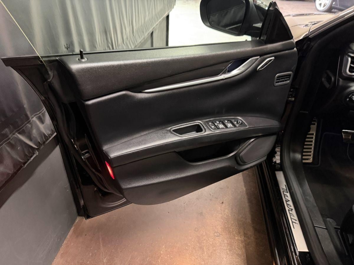 Used 2018 Maserati Ghibli RWD image 19