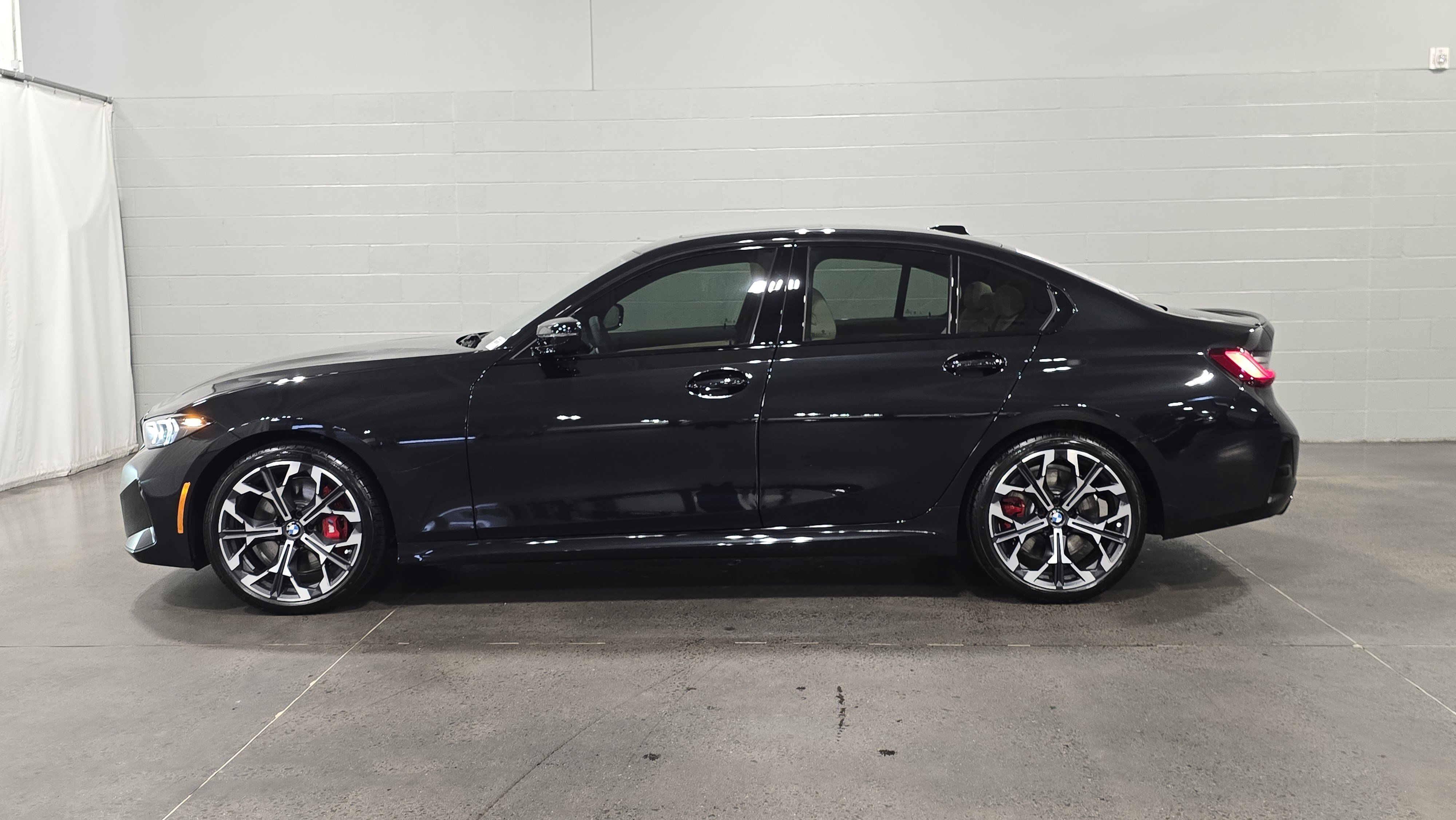 Used 2026 BMW 330i Sedan w/ M Sport Package RWD image 5