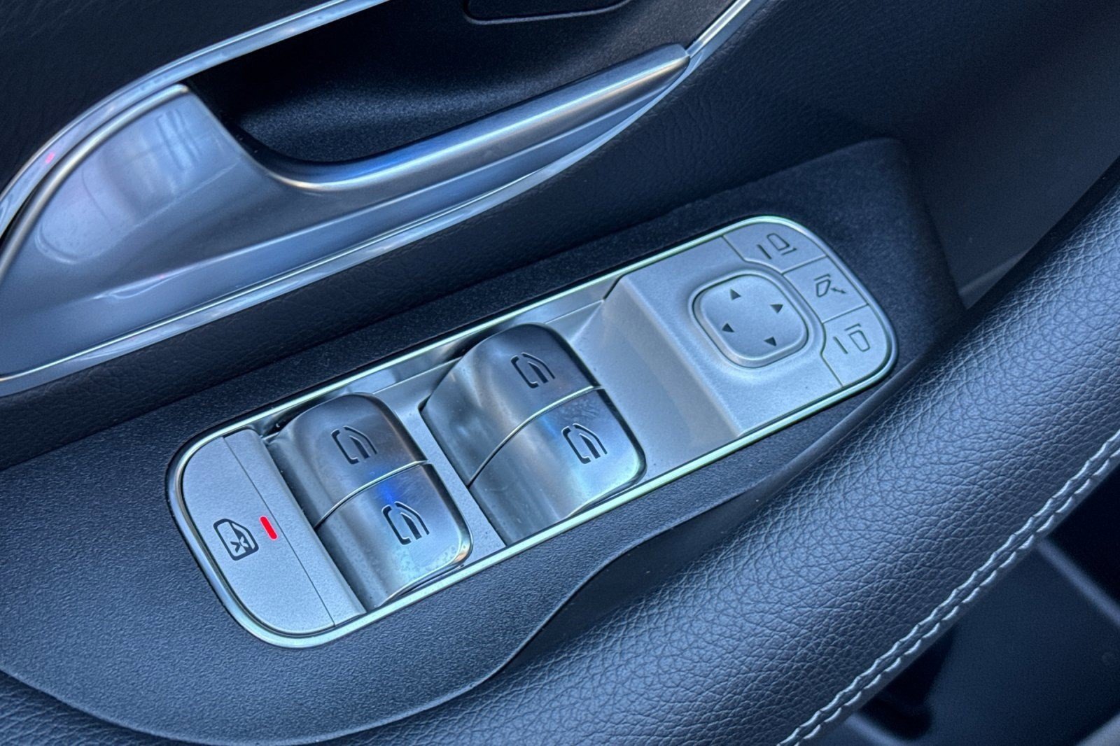 Certified 2025 Mercedes-Benz GLE 350 4MATIC image 12