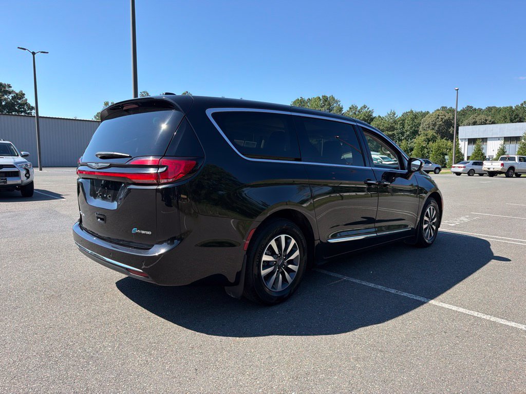 Used 2023 Chrysler Pacifica Limited FWD image 5
