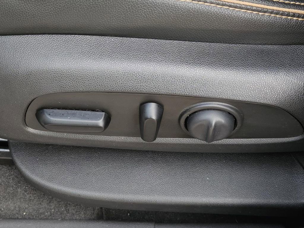 Used 2023 GMC Terrain AT4 image 27