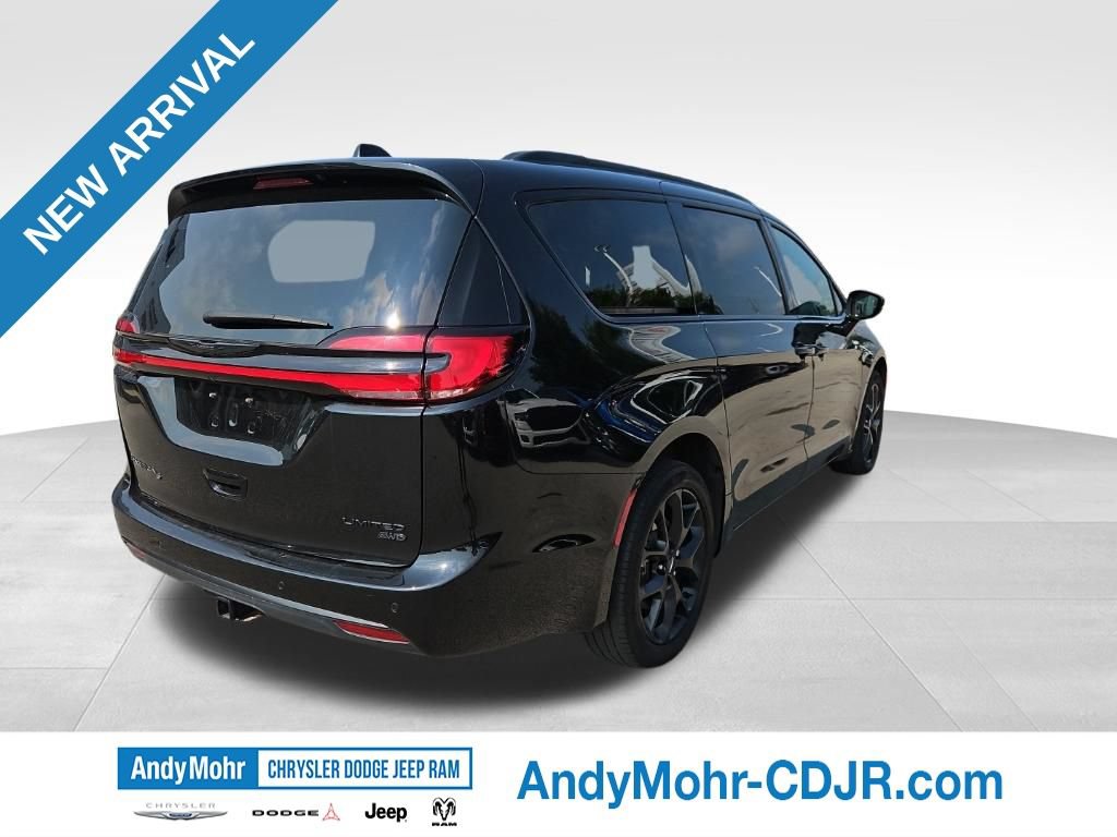 Used 2023 Chrysler Pacifica Limited w/ Uconnect Theater Family Group AWD/4WD image 5