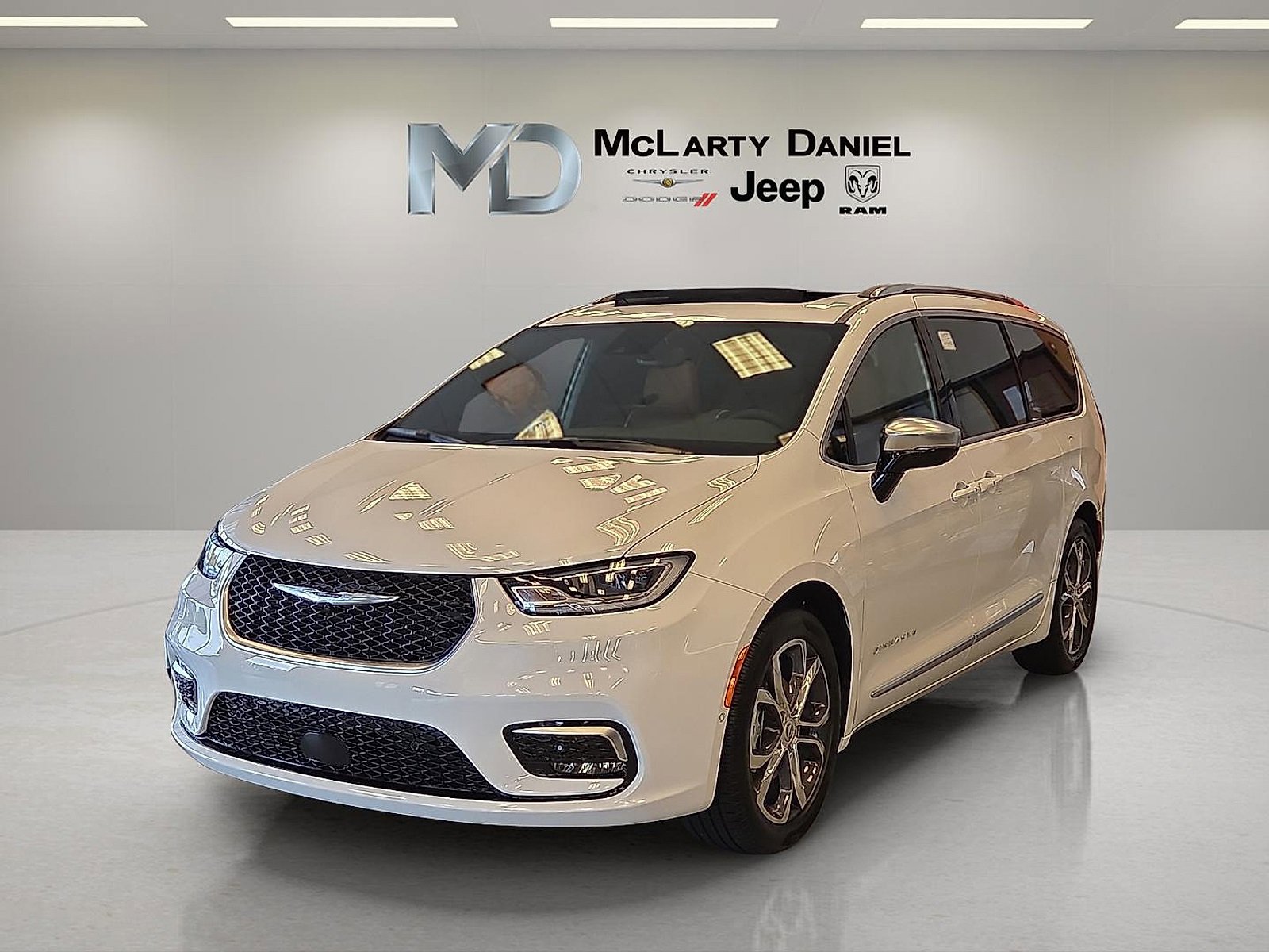 New 2026 Chrysler Pacifica Pinnacle image 2