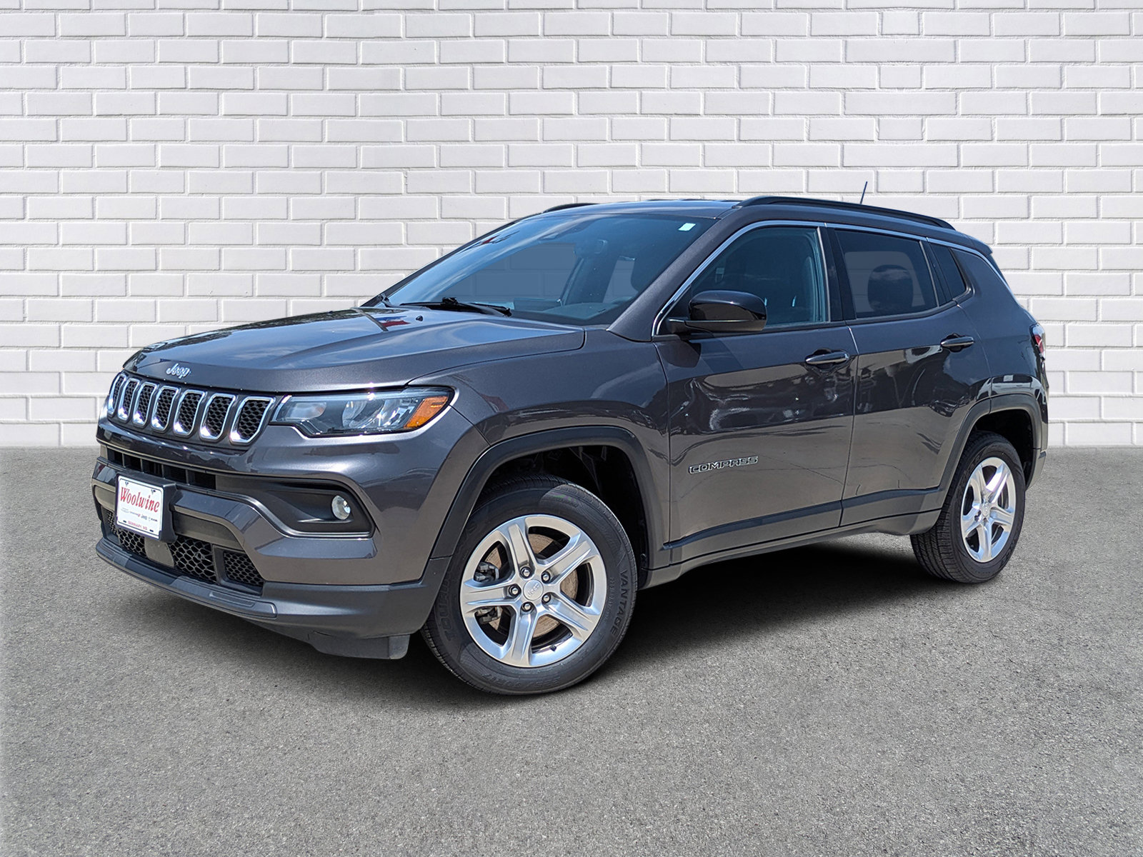 Used 2024 Jeep Compass Latitude AWD/4WD image 1