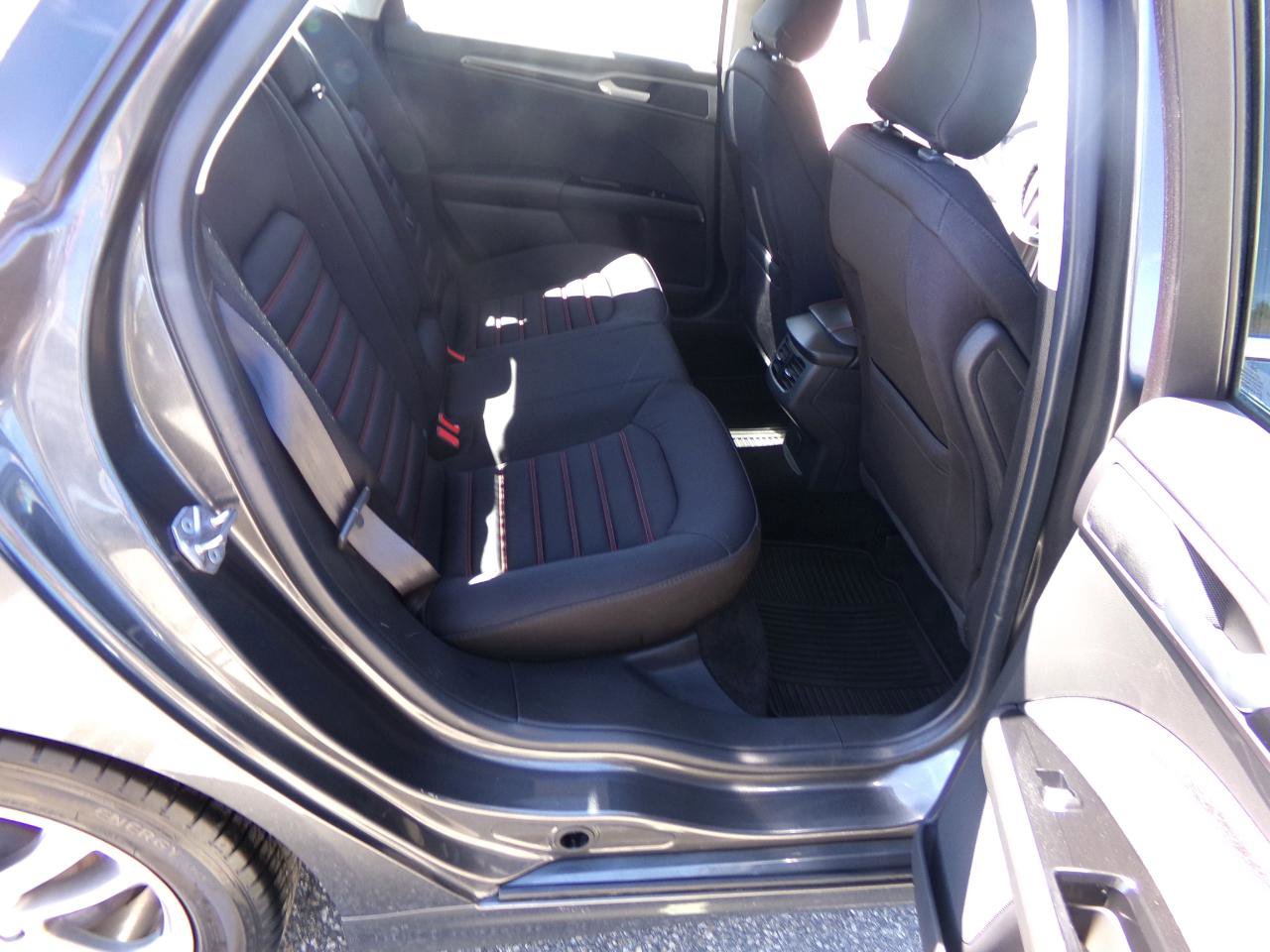 Used 2015 Ford Fusion SE w/ Equipment Group 501A image 20