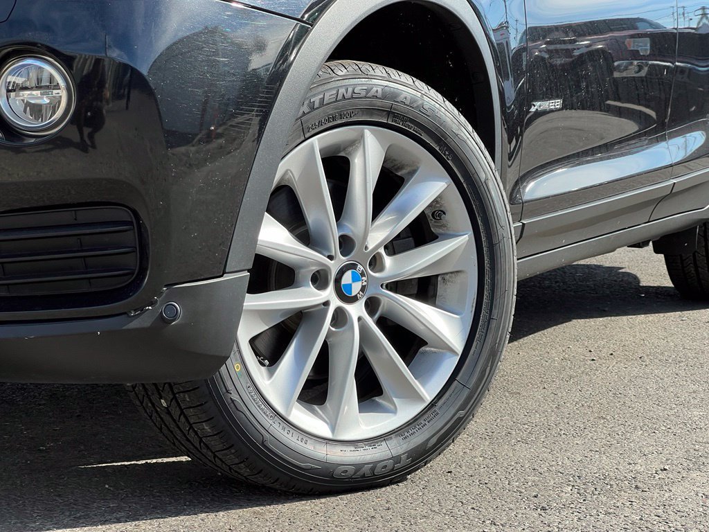 Used 2017 BMW X3 xDrive28i AWD/4WD image 2