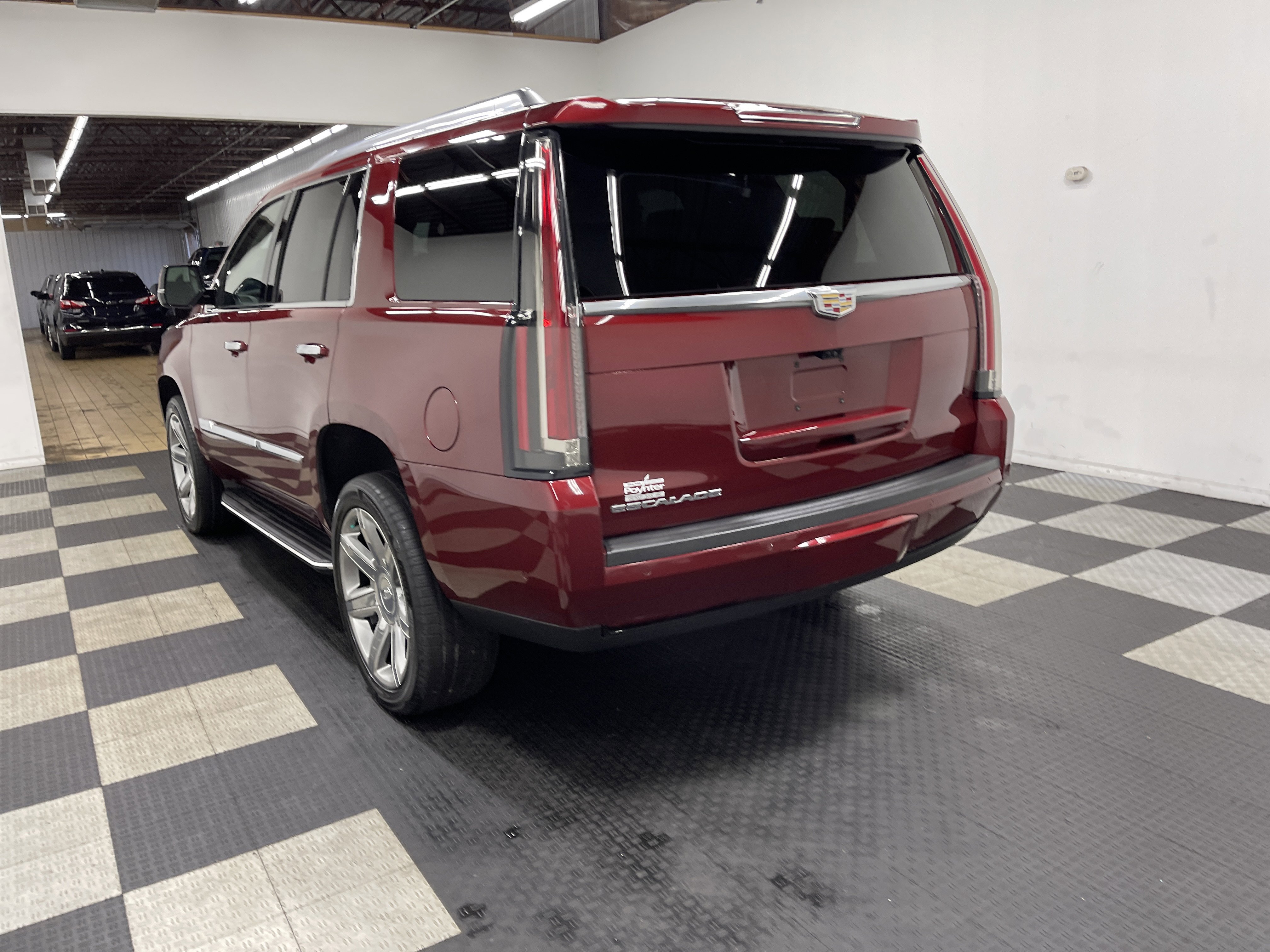 Used 2020 Cadillac Escalade Luxury AWD/4WD image 2