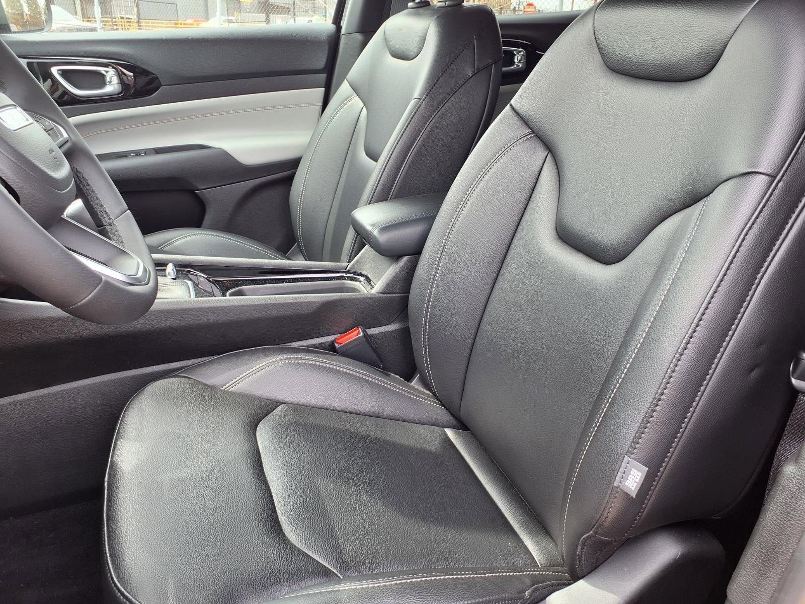Used 2026 Jeep Compass Limited image 3