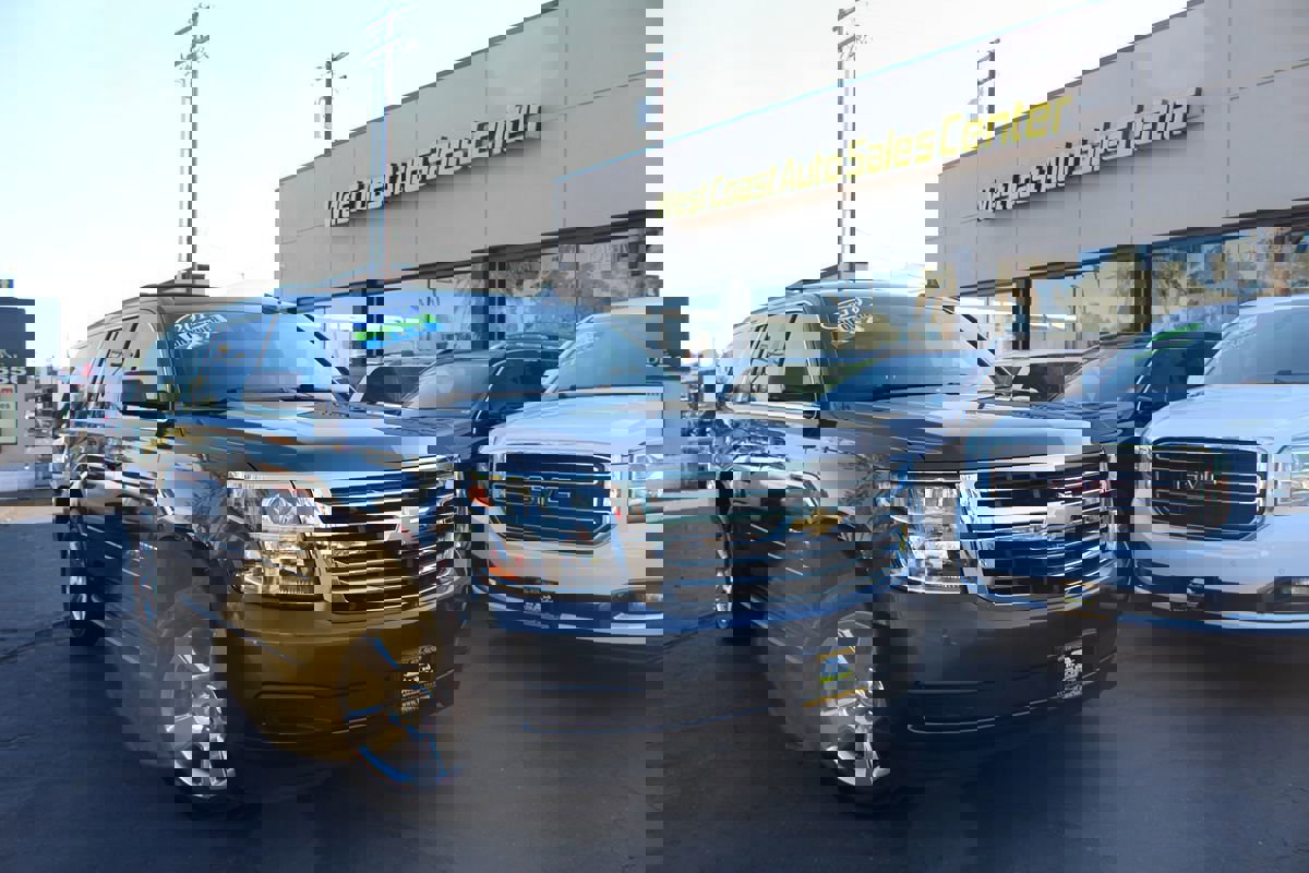 Used 2019 Chevrolet Suburban LS w/ All-Season Package image 36