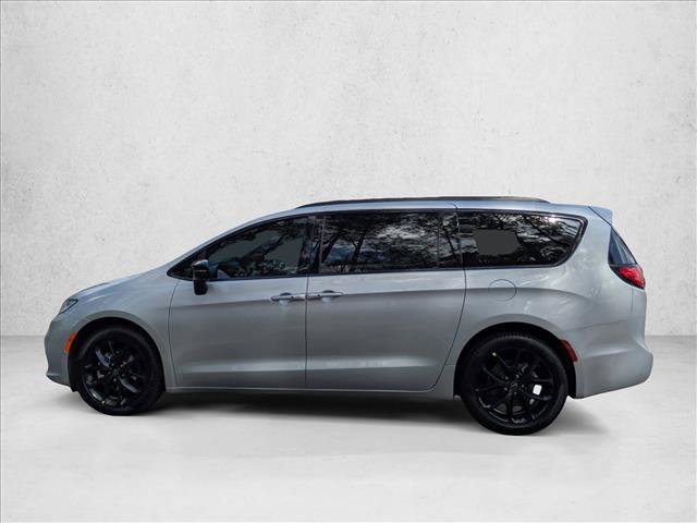 New 2026 Chrysler Pacifica Limited image 5