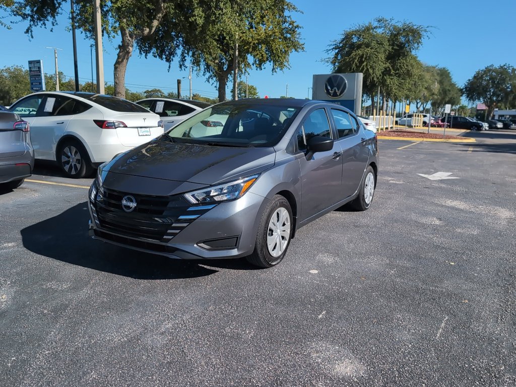 Used 2025 Nissan Versa S w/ Trunk Package FWD image 1