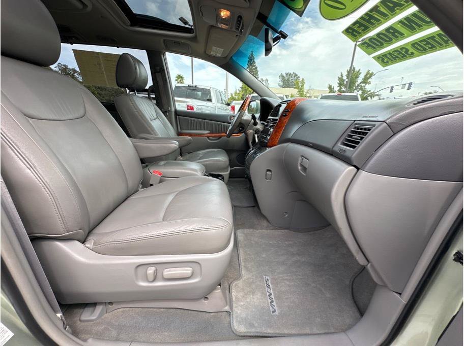 Used 2010 Toyota Sienna XLE Limited w/ XLE Limited Pkg 2 AWD/4WD image 11