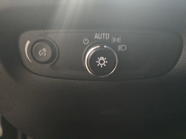 Used 2023 Chevrolet Traverse LT image 26