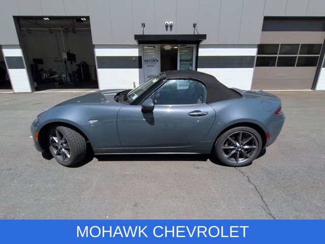 Used 2020 MAZDA MX-5 Miata Grand Touring RWD image 2