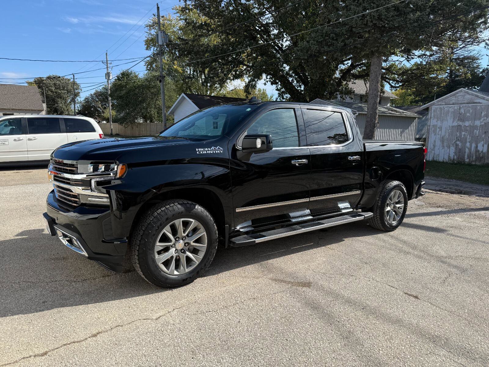 Used 2022 Chevrolet Silverado 1500 High Country w/ Z71 Off-Road Package AWD/4WD image 1