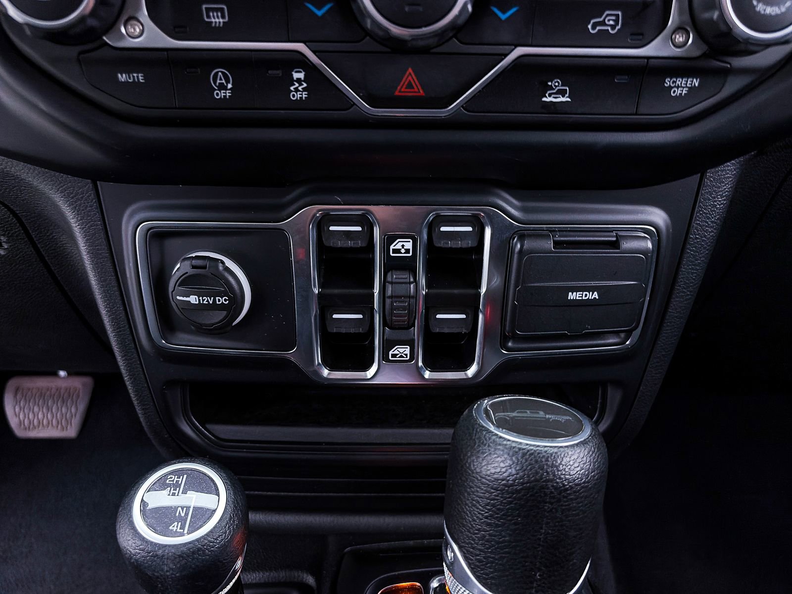 Used 2023 Jeep Gladiator Sport AWD/4WD image 19