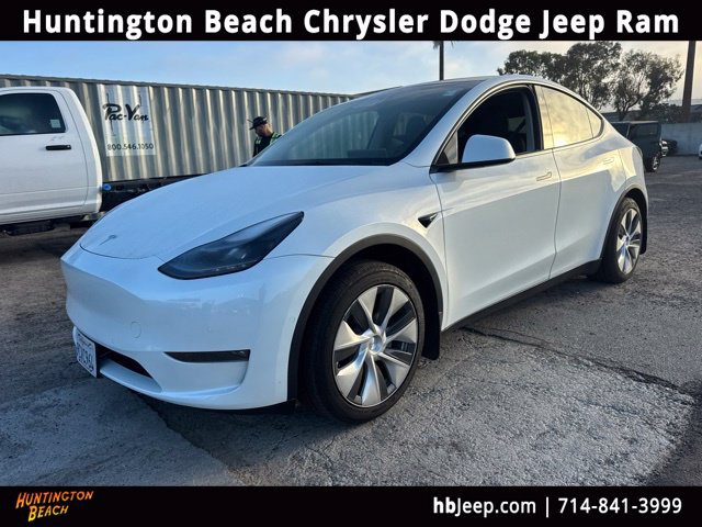 Used 2022 Tesla Model Y Long Range AWD/4WD image 1