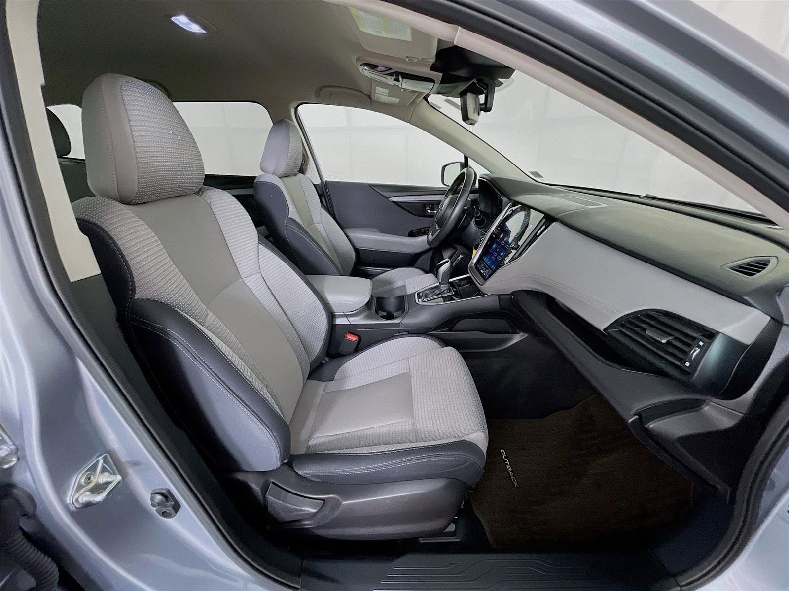 Used 2025 Subaru Outback Premium AWD/4WD image 31