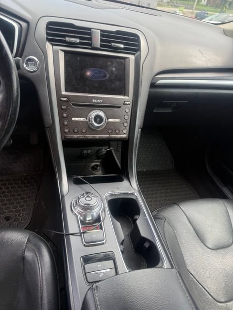 Used 2019 Ford Fusion Energi Titanium FWD image 5