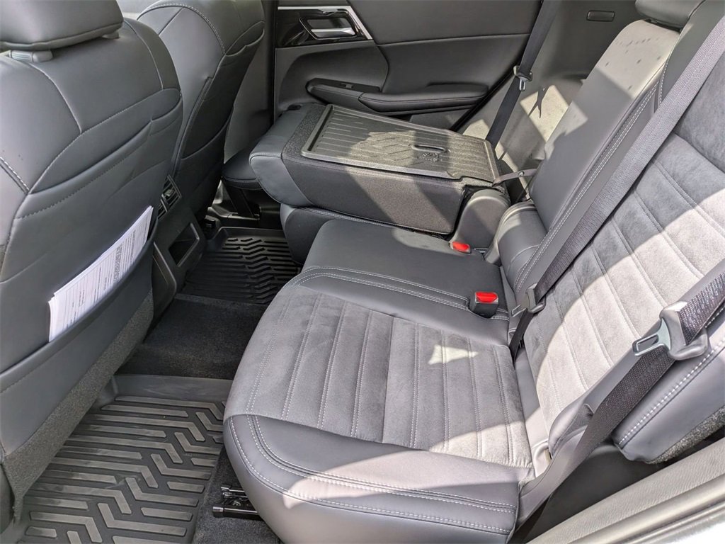 New 2025 Mitsubishi Outlander SE image 26