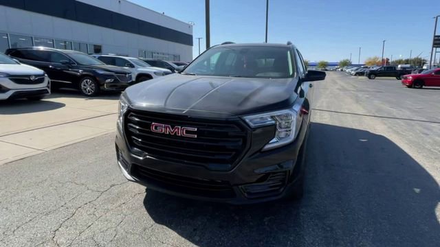 Used 2022 GMC Terrain SLE w/ Driver Convenience Package image 3
