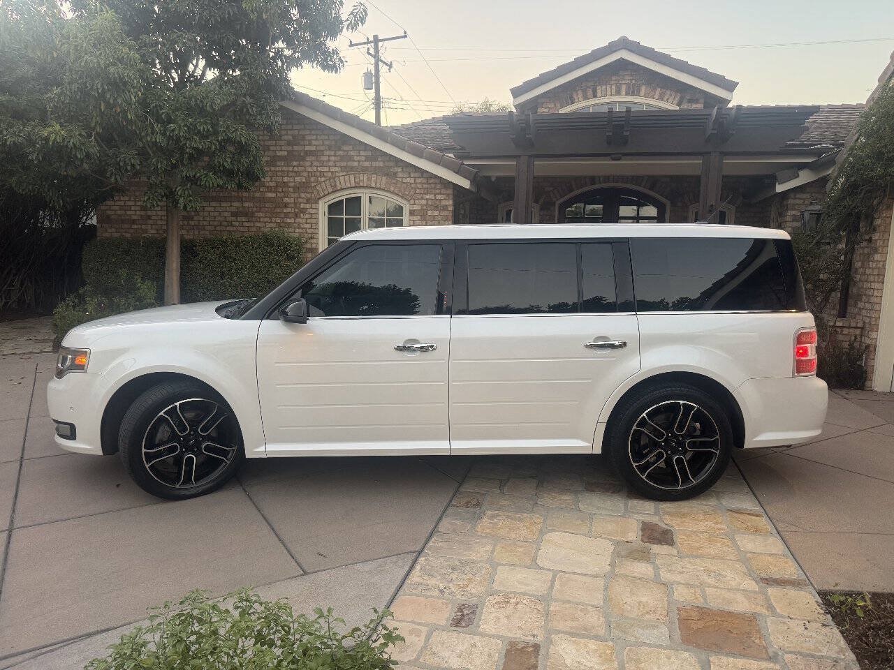 Used 2015 Ford Flex Limited w/ Equipment Group 301A FWD image 2