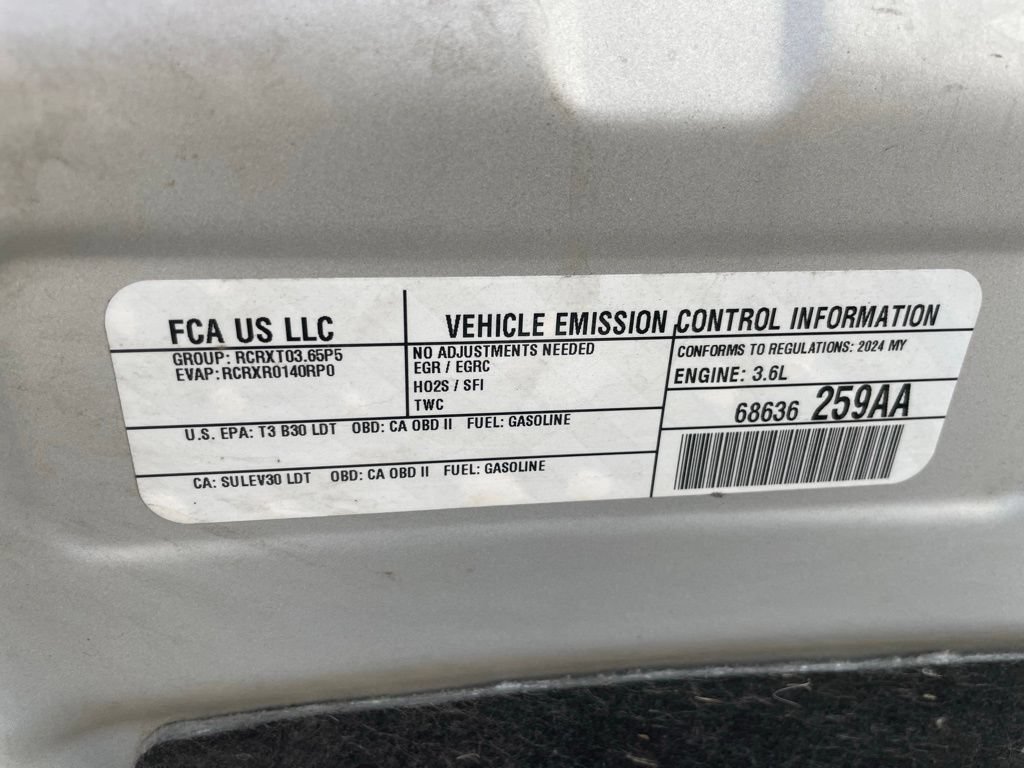 Used 2024 Chrysler Pacifica Touring-L FWD image 43