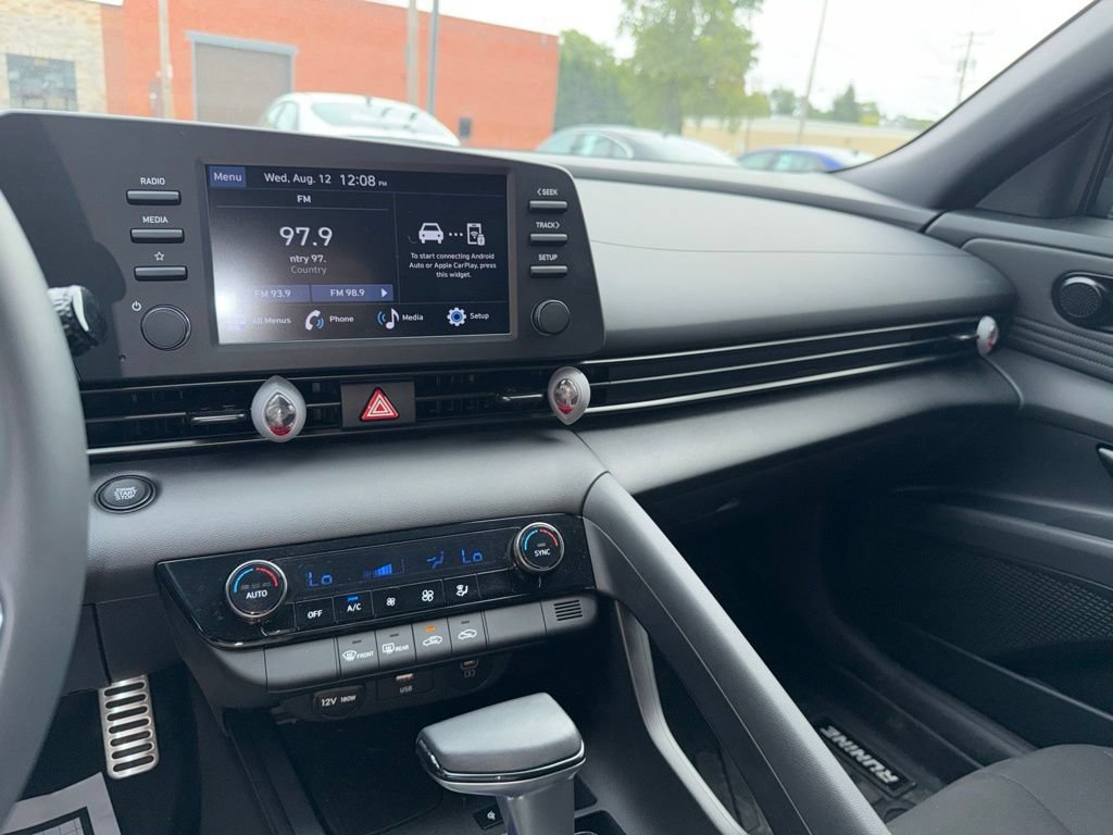 Used 2025 Hyundai Elantra Sport FWD image 19