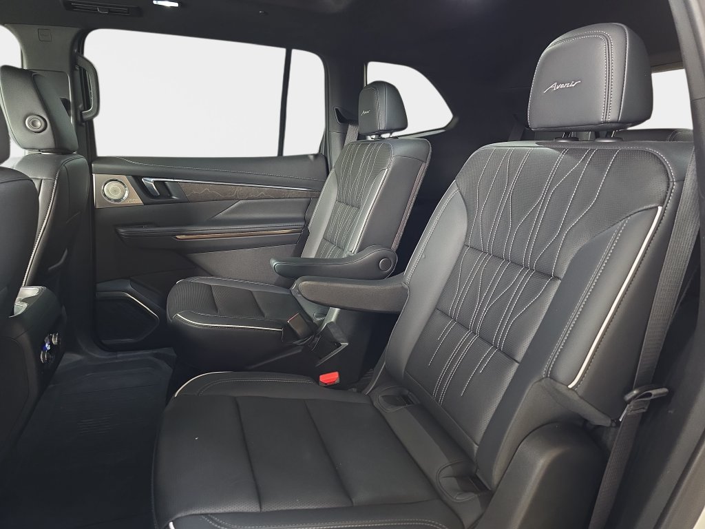 Used 2025 Buick Enclave Avenir w/ Super Cruise Package AWD/4WD image 16