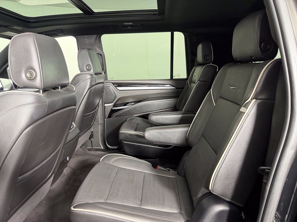 Used 2025 Cadillac Escalade ESV Sport w/ LPO, ONYX Package AWD/4WD image 18