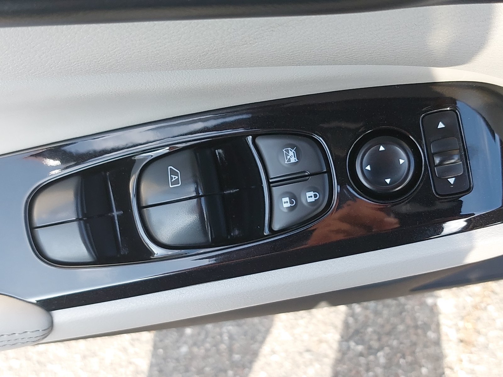 Used 2024 Nissan Altima 2.5 SL FWD image 31