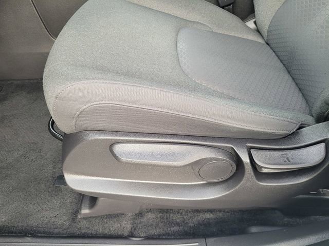 Used 2025 Kia Carnival LX FWD image 25