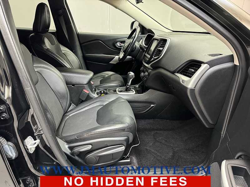 Used 2018 Jeep Cherokee Latitude Plus AWD/4WD image 19