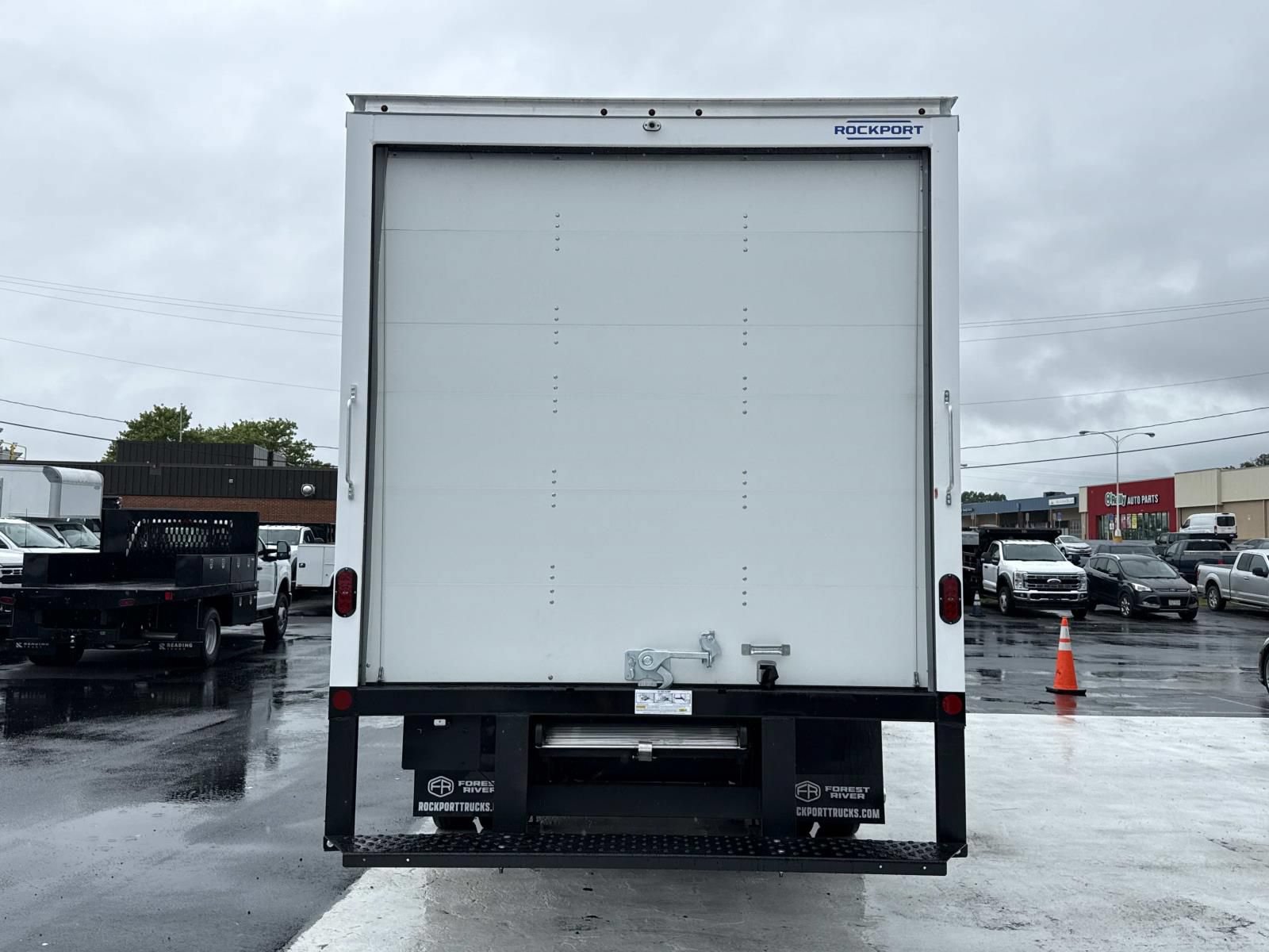 New 2027 Ford E-450 and Econoline 450 Super Duty w/ Power Equipment Group RWD image 4
