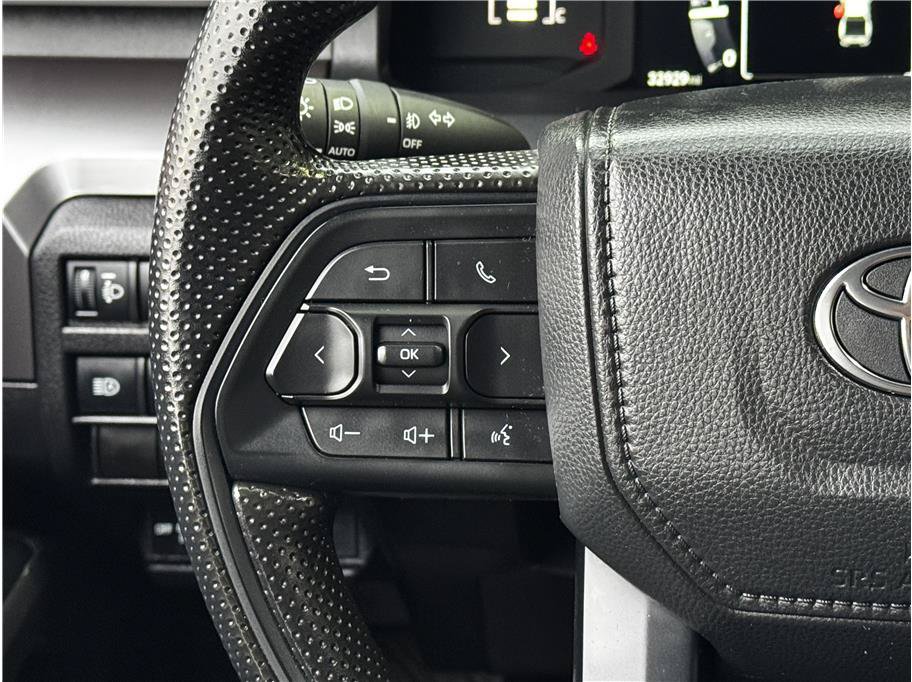 Used 2025 Toyota Tacoma SR5 AWD/4WD image 20