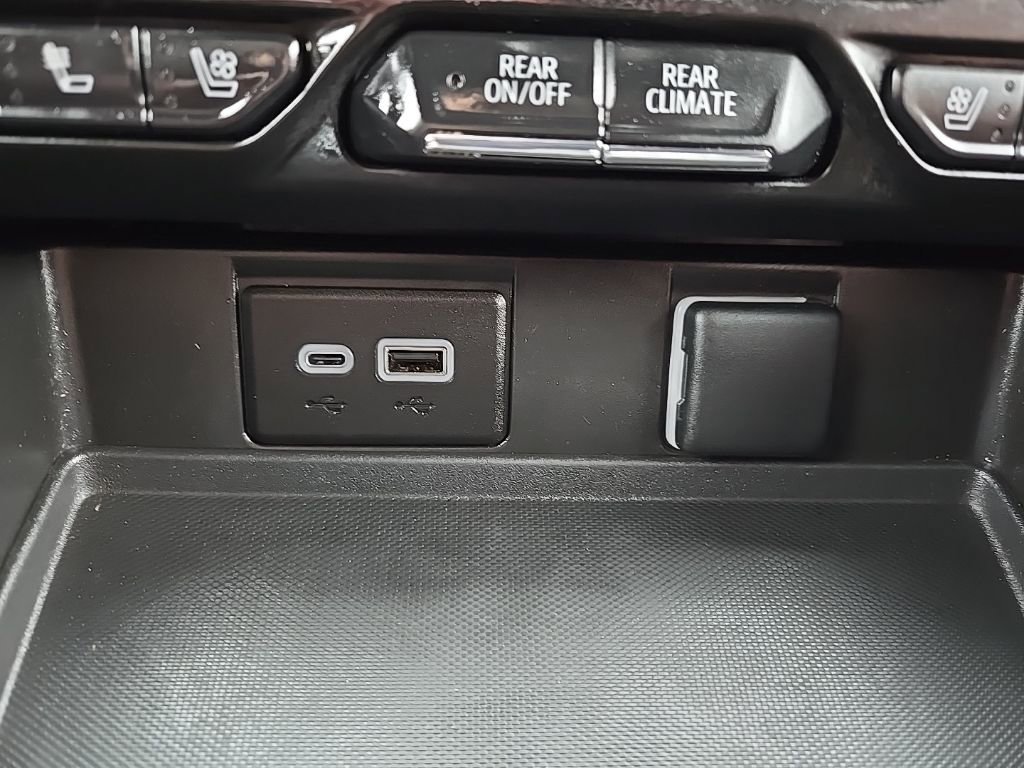 Used 2023 GMC Yukon SLT w/ SLT Premium Package image 23