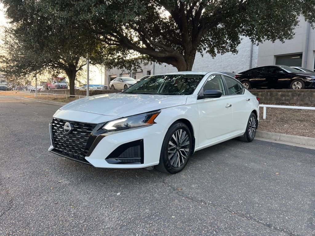 Used 2024 Nissan Altima 2.5 SV image 3