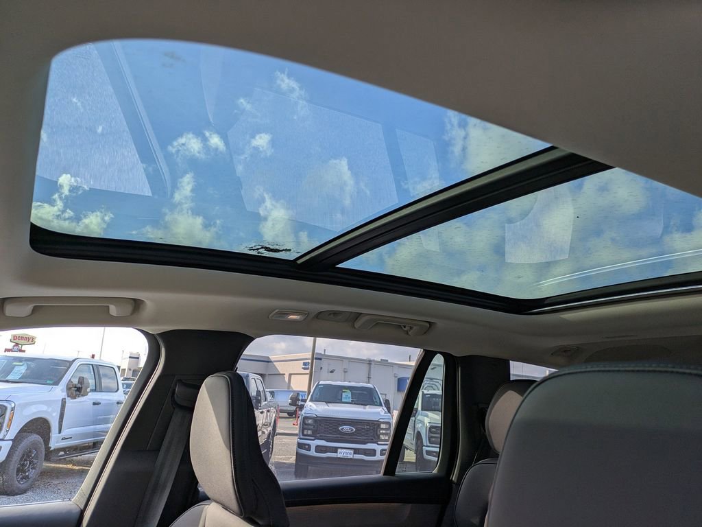 New 2026 Volvo XC90 B6 Plus w/ Protection Package Premier image 19