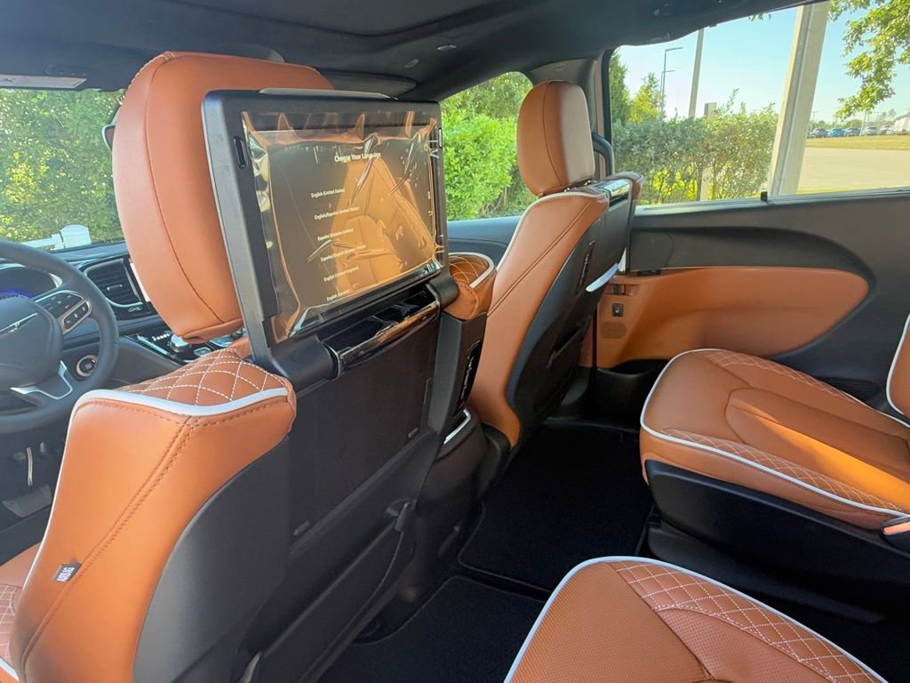 New 2026 Chrysler Pacifica Pinnacle image 29