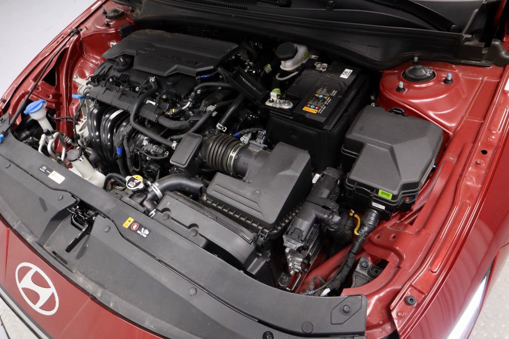 Certified 2025 Hyundai Elantra SEL FWD image 18