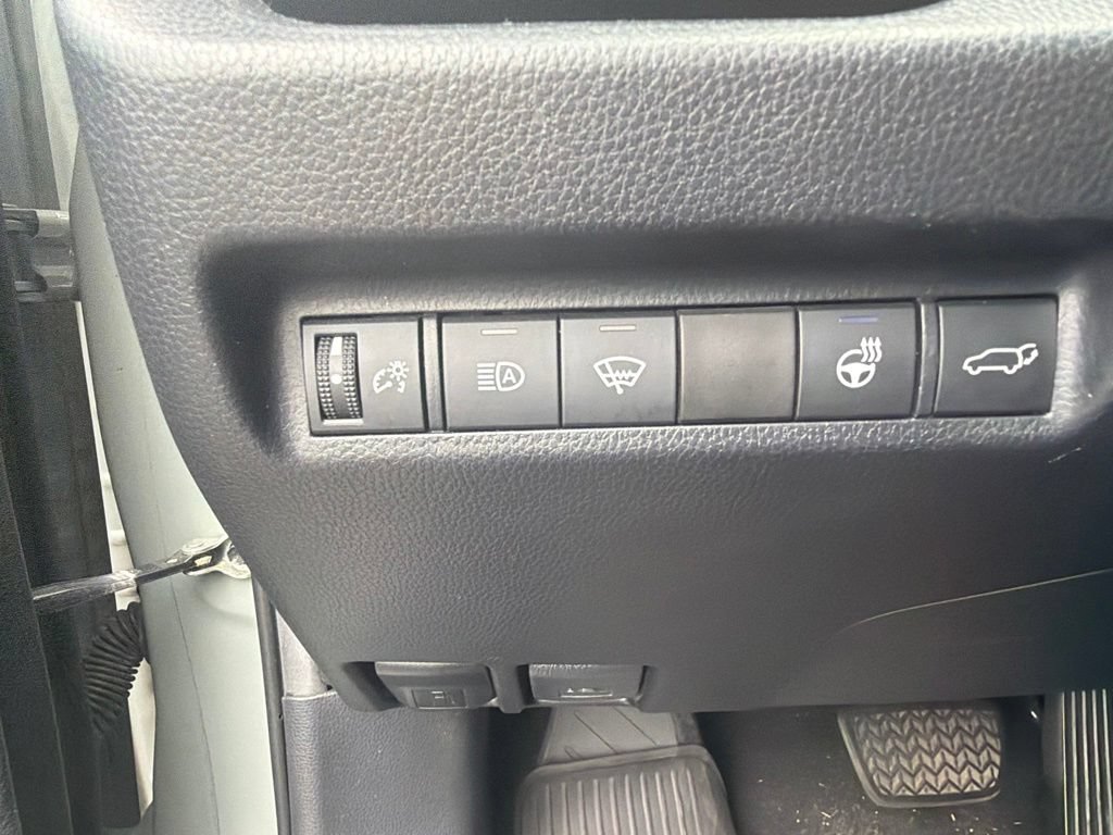 Used 2020 Toyota RAV4 XLE Premium FWD image 10