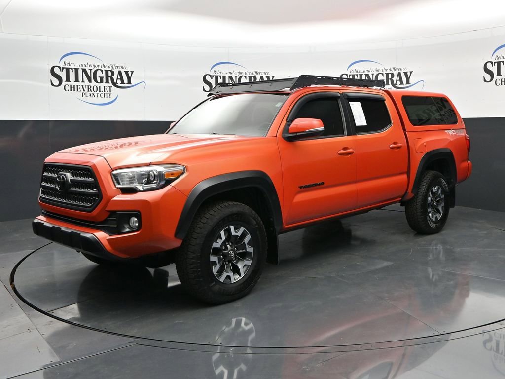 Used 2017 Toyota Tacoma TRD Off-Road image 3