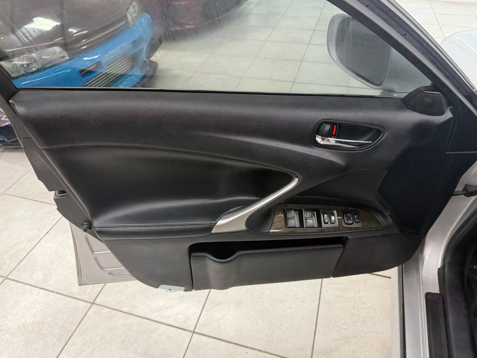Used 2009 Lexus IS 250 AWD w/ Premium Pkg image 8