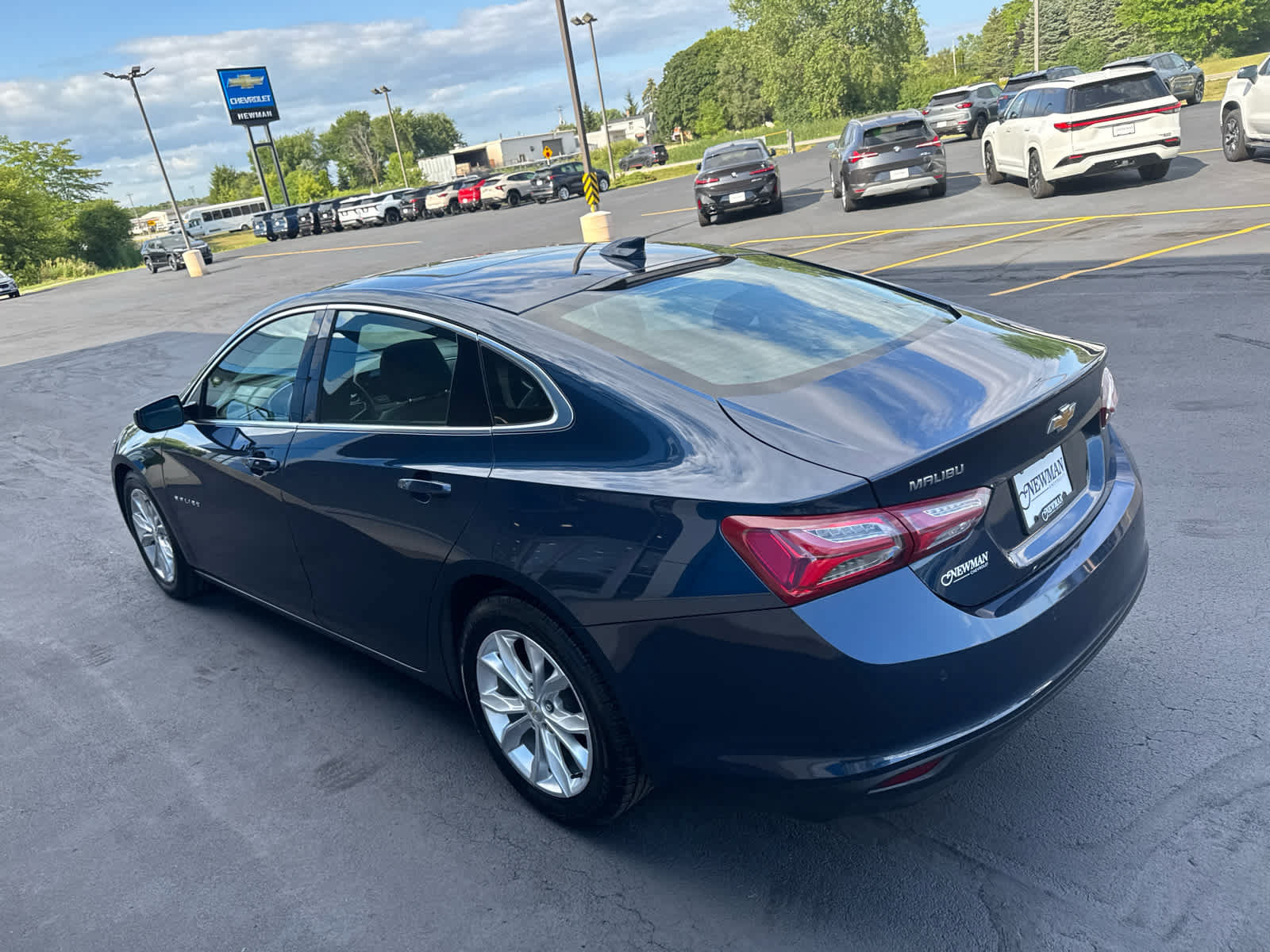 Used 2019 Chevrolet Malibu Hybrid w/ Leather Package FWD image 9