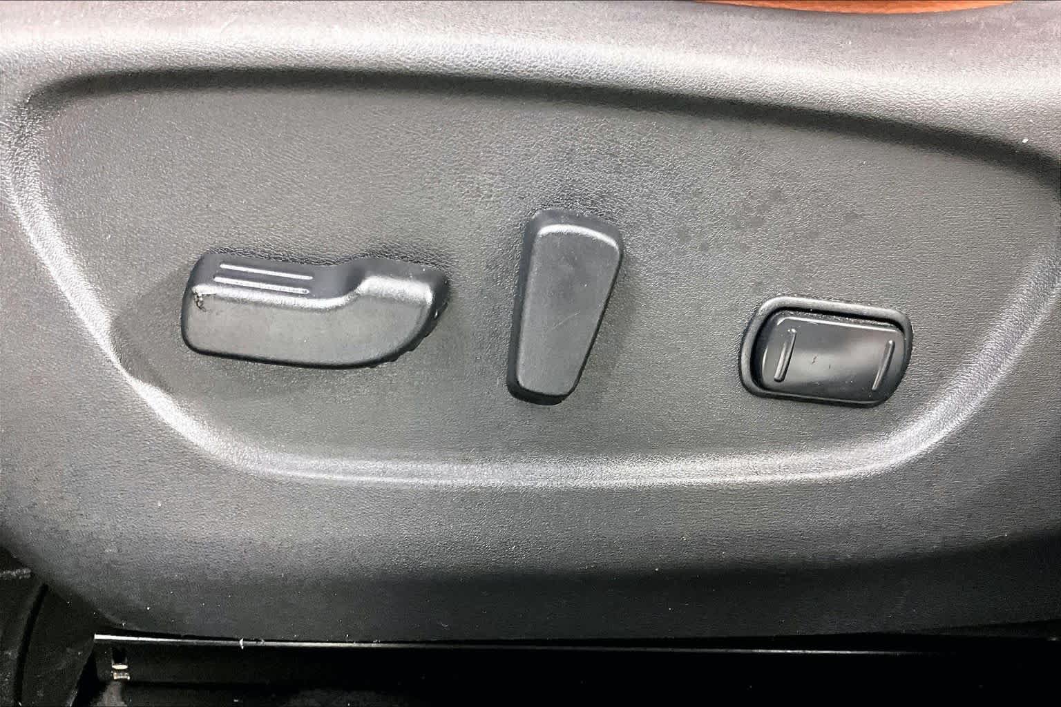 Used 2018 Nissan Rogue SL w/ Premium Package FWD image 30